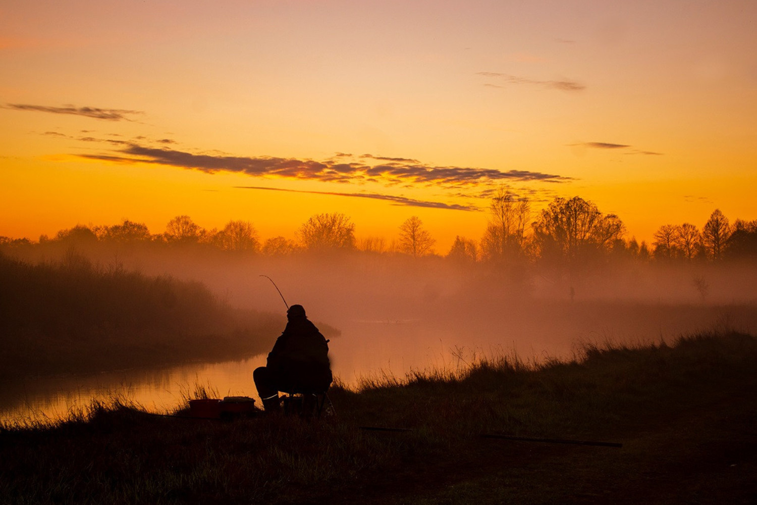 How to fish effectively with a feeder in a river?